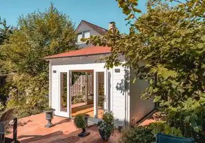 gartenhaus-sunshine-iso-mit-grosser-falttur-258840-S1-1-00004-0-1000x700