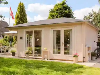 5-eck-gartenhaus-julia-40-iso-258977-S1-1-00106-0-709x532