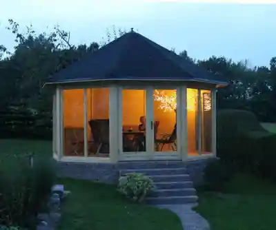 gartenpavillon-modell-rugen-mit-zwei-fenstern-258553-L1-1-00165-0-719x600